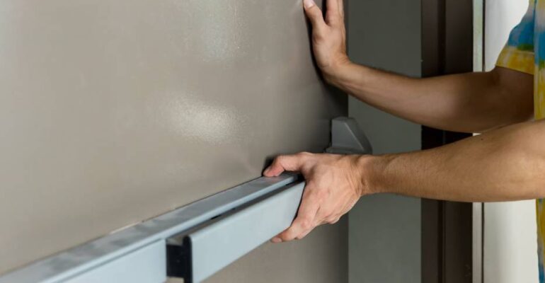 dispositivos de cerrajeria para salidas de emergencia